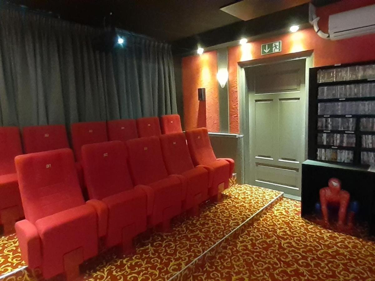 Heritage Villa With Home Cinema Sauna Treuen Luaran gambar